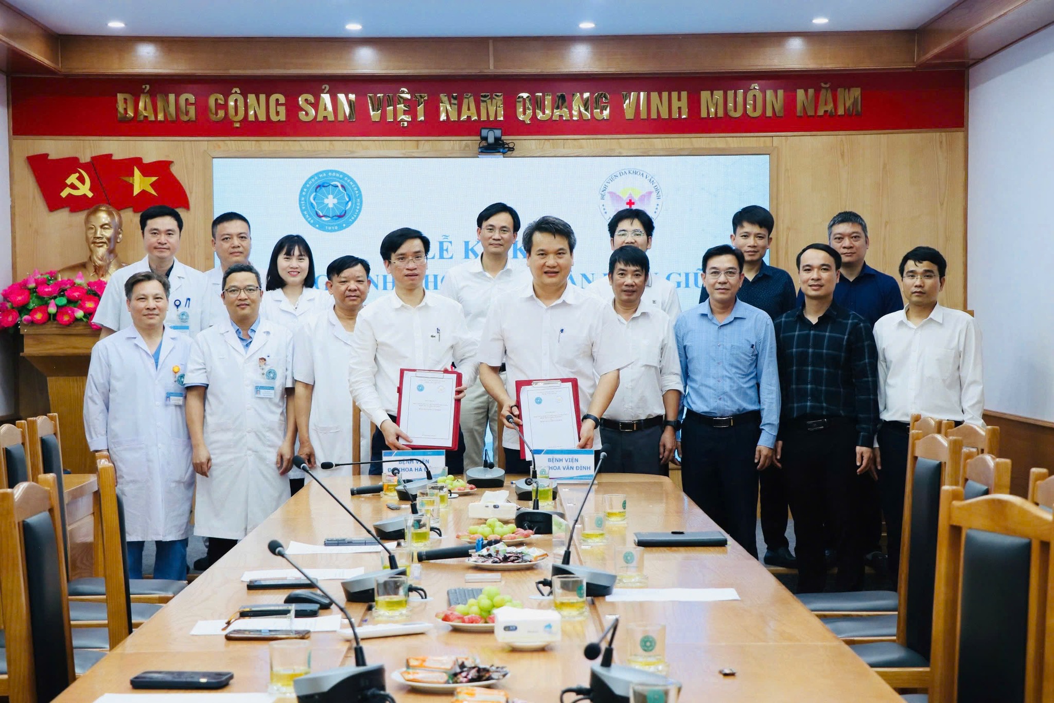 Bệnh viện Đa khoa Hà Đông ký kết hợp tác toàn diện với Bệnh viện Đa khoa Vân Đình