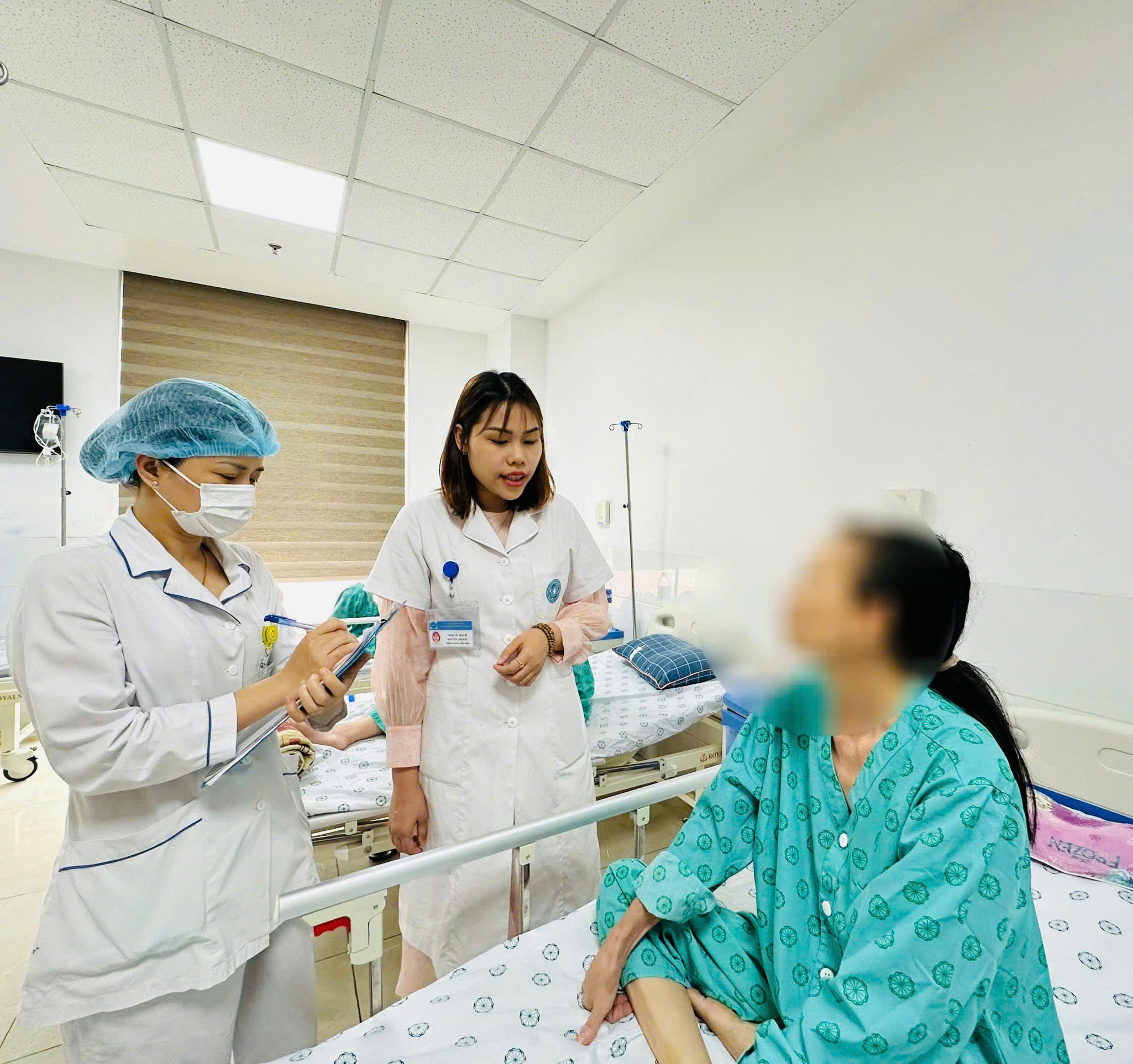Phẫu thuật thành công khối u ruột non 'khủng' gần 4kg sau 4 năm