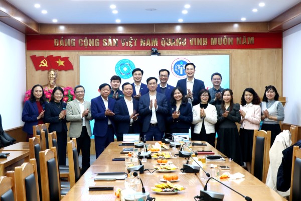 Bệnh viện Đa khoa Hà Đông tiếp đoàn công tác bộ môn tổ chức và quản lý y tế - Viện đào tạo YHDP và YTCC - Đại học Y Hà Nội đẩy mạnh hợp tác đào tạo