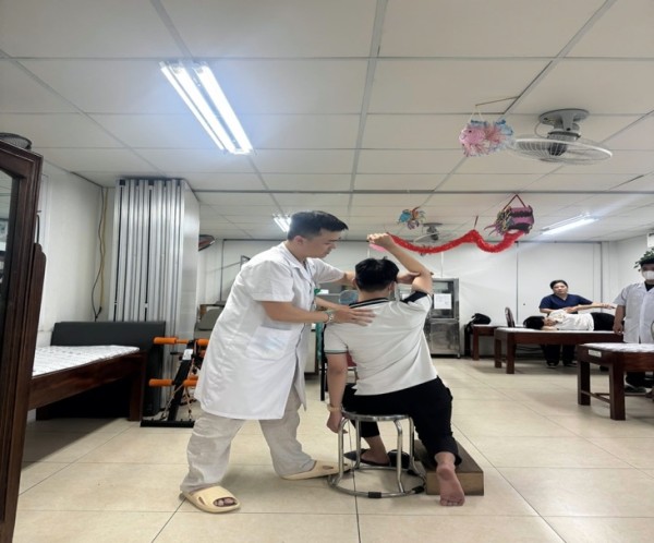 Phục hồi chức năng cho người bệnh cong vẹo cột sống do nguyên nhân học đường