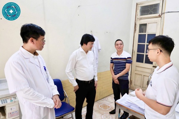 Giám đốc Sở Y tế Hà Nội khảo sát cơ sở vật chất và làm việc tại Bệnh viện Đa khoa Hà Đông