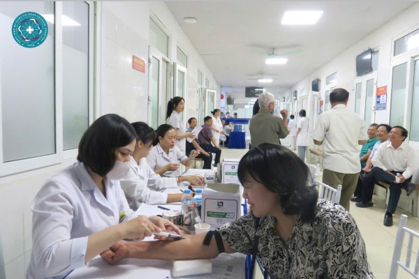 Bệnh viện Đa khoa Hà Đông triển khai khám sức khỏe định kỳ đợt 1 năm 2026 cho cán bộ diện Ban thường vụ Thành ủy quản lý cán bộ cách mạng, cán bộ tiền khởi nghĩa tại Hà Nội