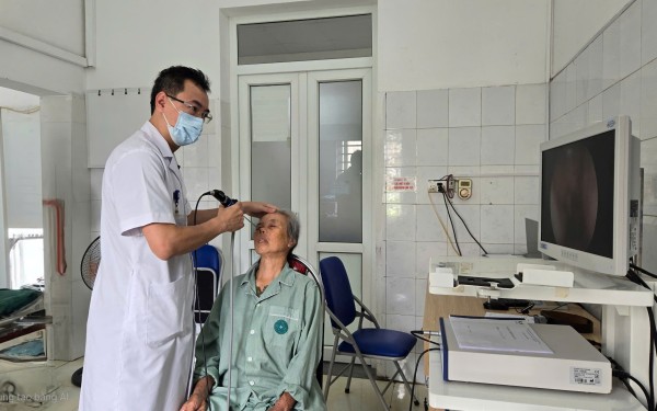 Phẫu thuật thành công khối u vùng mũi cho bà cụ 94 tuổi