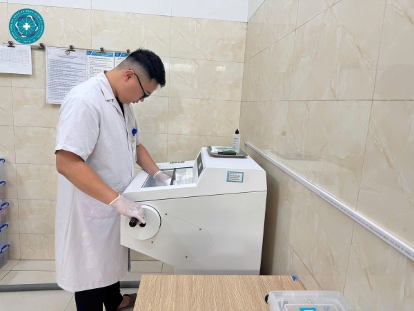 Sinh thiết tức thì ( cắt lạnh) – quyết định quan trọng ngay trong ca mổ