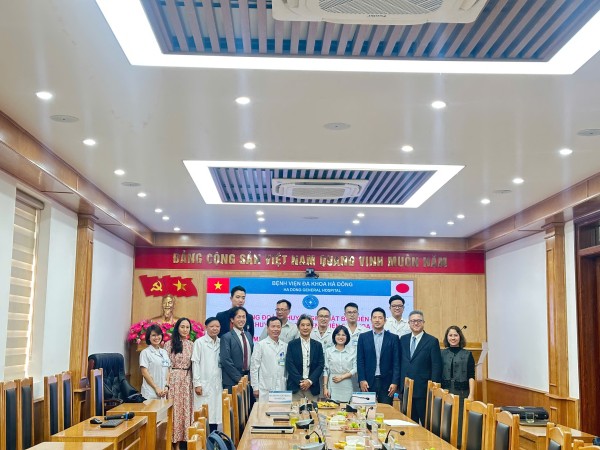 Đoàn chuyên gia Nhật Bản thăm và trao đổi chuyên môn tại Bệnh viện Đa khoa Hà Đông