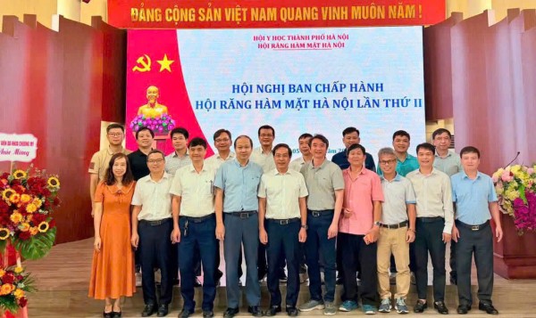 Ths.BSCKII.Nguyễn Vũ Trung - Phó giám đốc Bệnh viện Đa khoa Hà Đông - Phụ trách khoa Răng hàm mặt được bầu vào Ban chấp hành Hội Răng hàm mặt Hà Nội