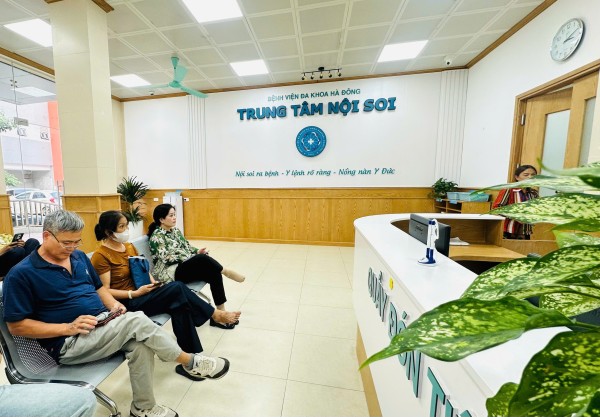Nuốt nguyên vỏ thuốc, người phụ nữ 60 tuổi bị rách niêm mạc thực quản