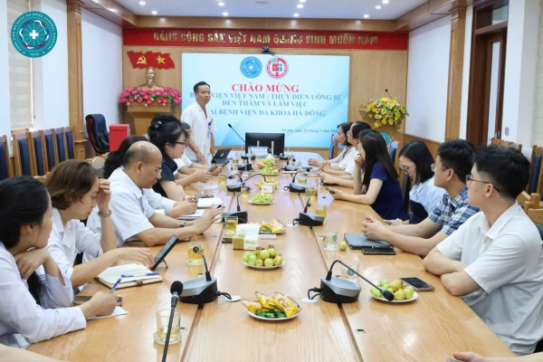 Bệnh viện Đa khoa Hà Đông đón tiếp đoàn công tác Bệnh viện Việt Nam – Thụy Điển Uông Bí đến tham quan học tập kinh nghiệm về cải cách hành chính và chuyển đổi số