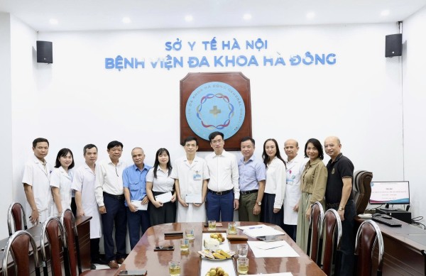Bệnh viện Đa khoa Hà Đông tổ chức dâng hương, dâng hoa tưởng niệm các anh hùng Liệt sĩ nhân kỷ niệm 79 năm ngày Thương binh - Liệt sĩ (27/7/1947 - 27/7/2026)