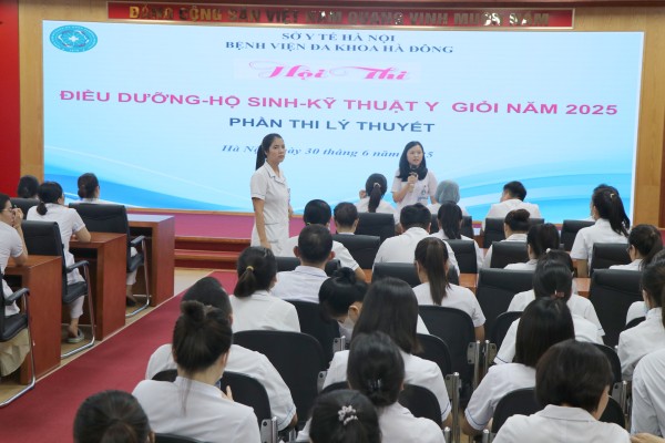 Vòng 2 Hội thi Điều dưỡng – Hộ sinh – Kỹ thuật y giỏi Bệnh viện đa khoa Hà Đông: Tự tin – Công bằng – Đổi mới