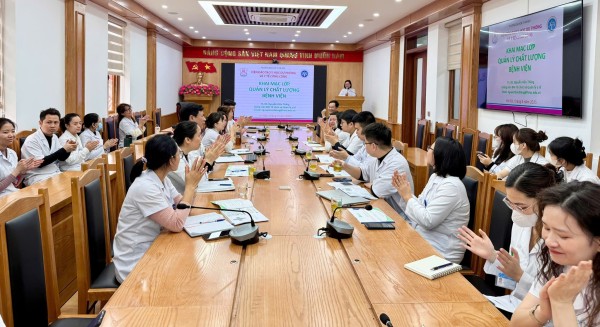 Bệnh viện Đa khoa Hà Đông tập huấn Quản Lý Chất Lượng năm 2025