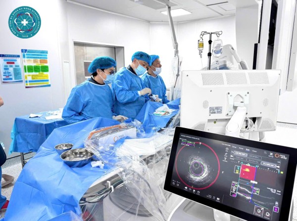 Bệnh viện Đa khoa Hà Đông triển khai kỹ thuật siêu âm trong lòng mạch kết hợp quang phổ cận hồng ngoại (IVUS - NIRS)