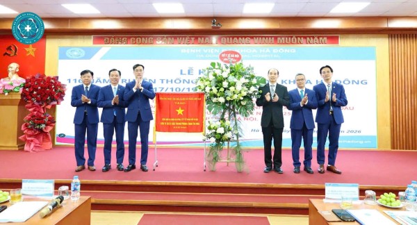 Bệnh viện Đa khoa Hà Đông vinh dự đón nhận cờ thi đua của Thủ tướng chính phủ nhân kỷ niệm 116 năm ngày truyền thống bệnh viện