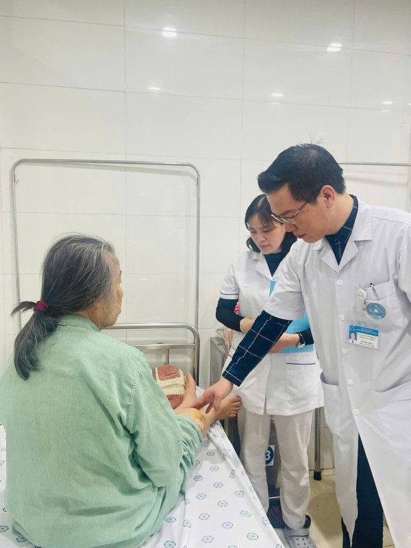 Điều trị thoái hóa khớp gối bằng phương pháp bảo tồn: Giải pháp tối ưu tại BVĐK Hà Đông