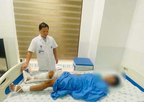 Phẫu thuật thành công cho Nam sinh 15 tuổi đứt gần rời cẳng chân